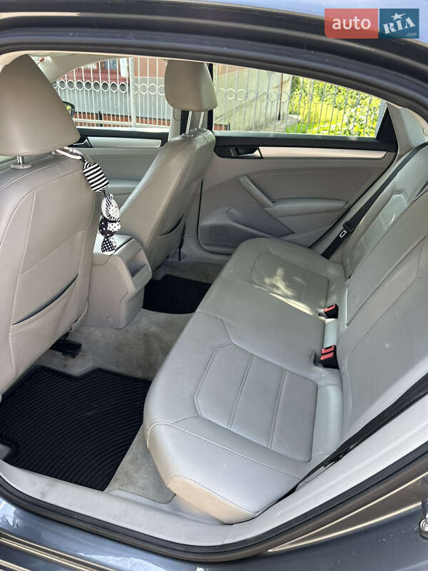 Седан Volkswagen Passat 2011 в Тернополе