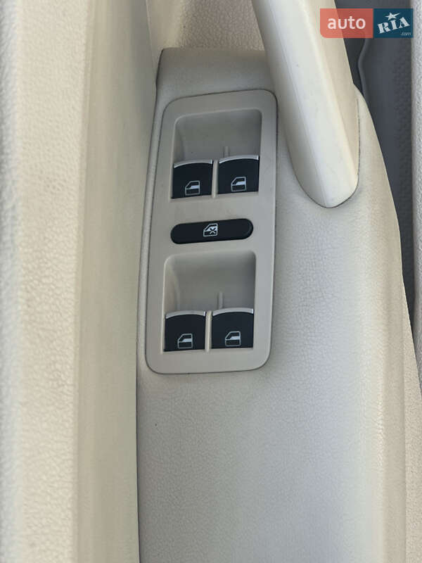 Седан Volkswagen Passat 2013 в Сумах