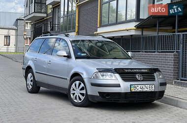 Універсал Volkswagen Passat 2004 в Жовкві