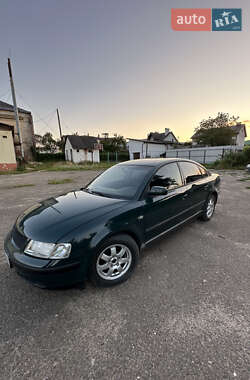 Седан Volkswagen Passat 1997 в Львове