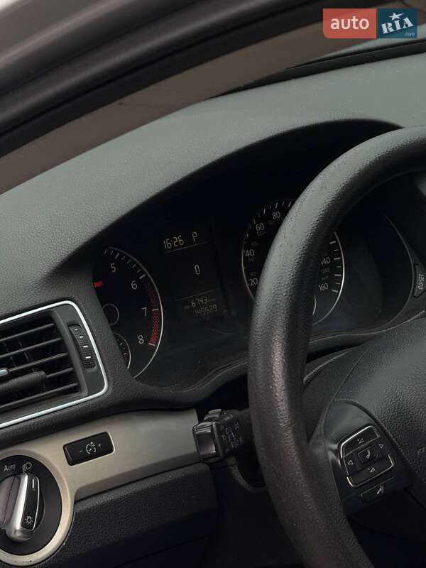 Седан Volkswagen Passat 2015 в Черновцах