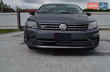 Седан Volkswagen Passat 2016 в Рава-Руській