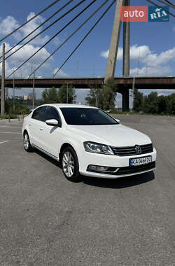 Седан Volkswagen Passat 2013 в Киеве