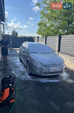 Универсал Volkswagen Passat 2011 в 