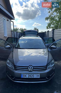 Универсал Volkswagen Passat 2011 в 