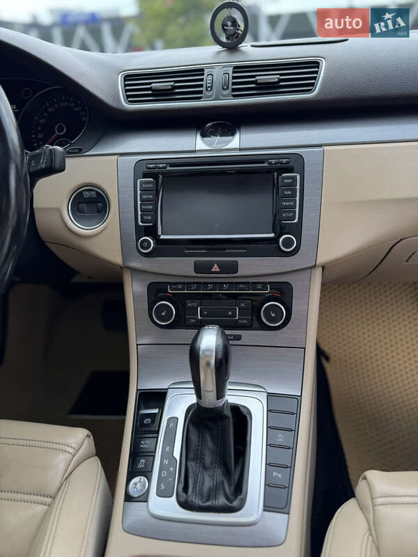 Універсал Volkswagen Passat 2011 в Хмельницькому