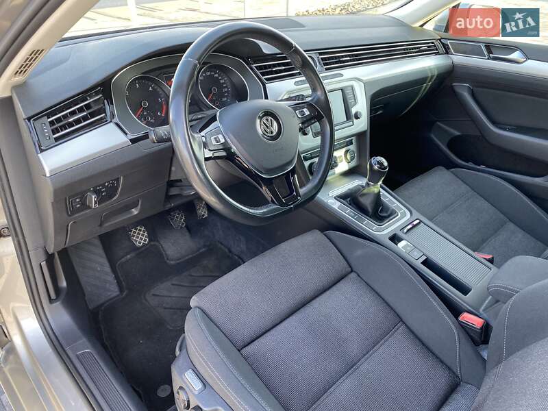 Універсал Volkswagen Passat 2016 в Луцьку