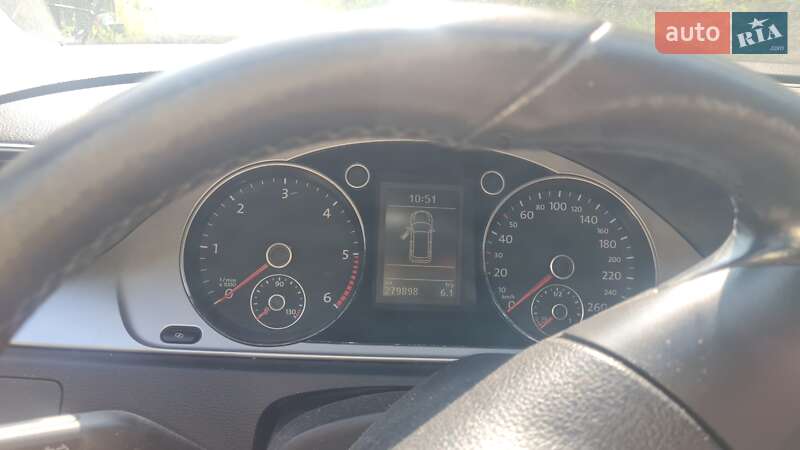 Універсал Volkswagen Passat 2012 в Тернополі