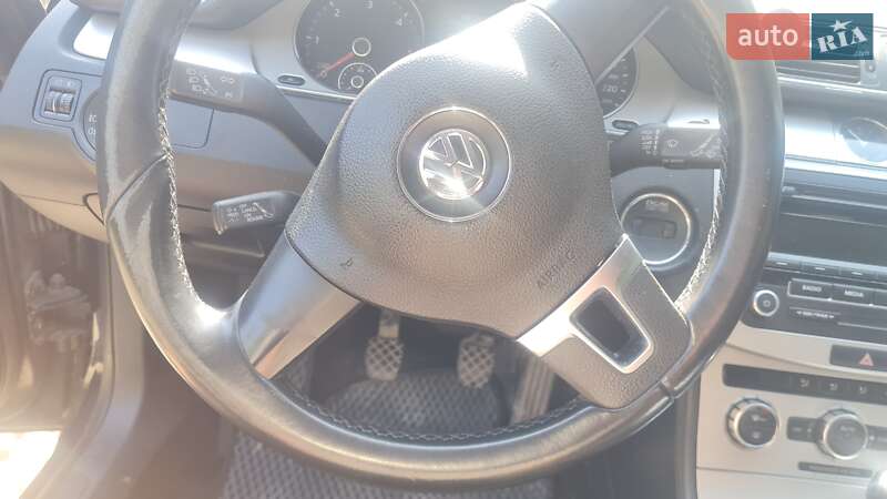 Універсал Volkswagen Passat 2012 в Тернополі