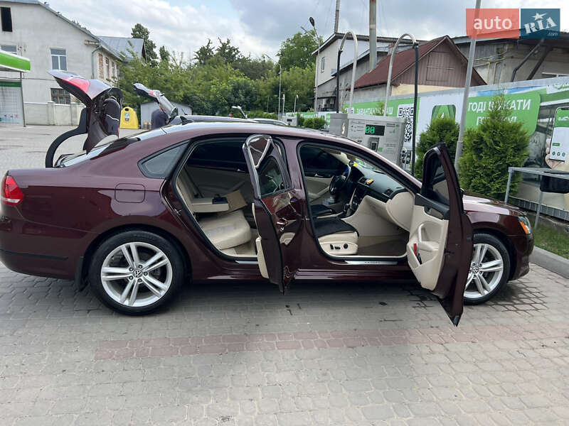 Седан Volkswagen Passat 2013 в Івано-Франківську