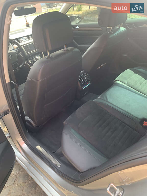 Седан Volkswagen Passat 2016 в Кропивницком