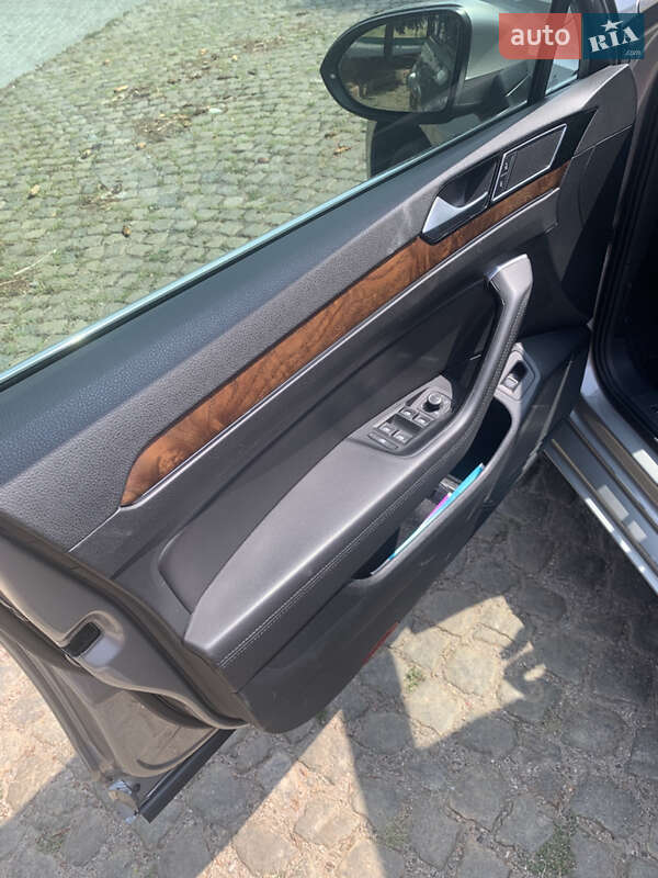 Седан Volkswagen Passat 2016 в Кропивницком