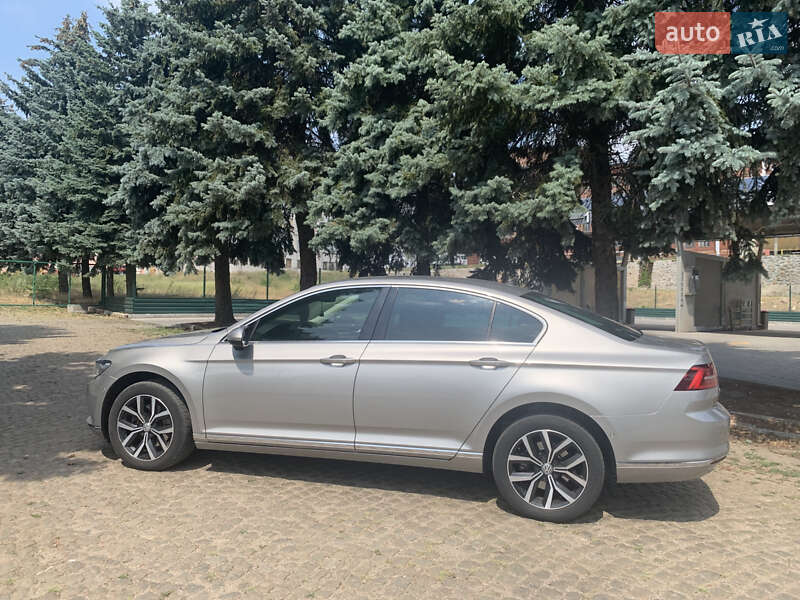 Седан Volkswagen Passat 2016 в Кропивницком