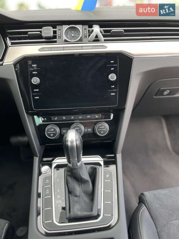 Седан Volkswagen Passat 2018 в Києві