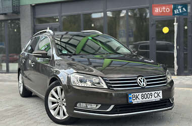 Универсал Volkswagen Passat 2012 в Вараше