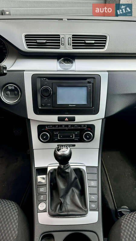 Универсал Volkswagen Passat 2011 в Ивано-Франковске