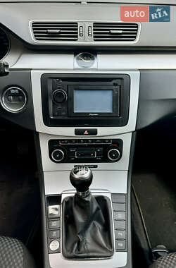 Универсал Volkswagen Passat 2011 в 