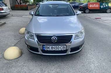 Универсал Volkswagen Passat 2009 в Вараше