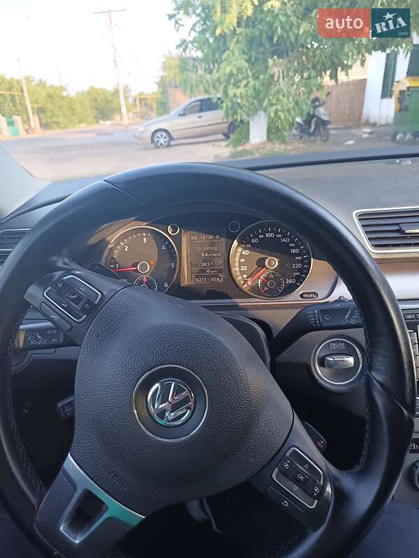 Универсал Volkswagen Passat 2012 в Одессе