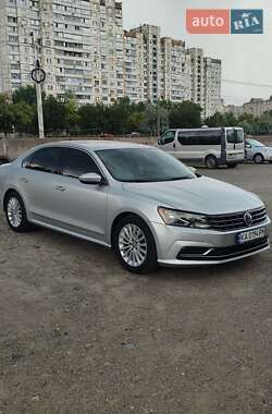 Седан Volkswagen Passat 2016 в Киеве