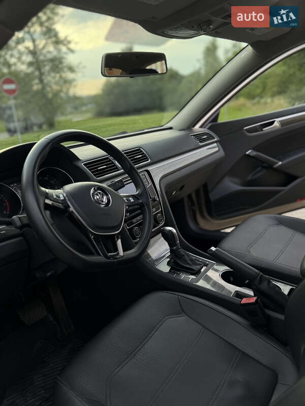 Седан Volkswagen Passat 2016 в Львове