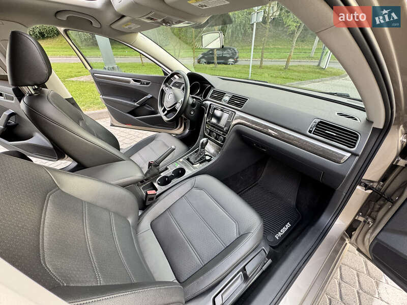 Седан Volkswagen Passat 2016 в Львове