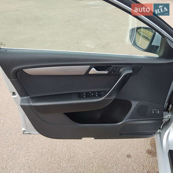 Универсал Volkswagen Passat 2013 в Житомире