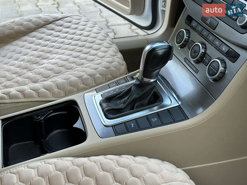 Седан Volkswagen Passat 2012 в Одессе