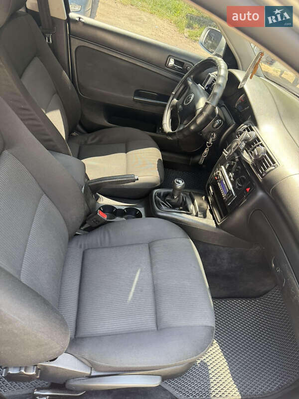 Седан Volkswagen Passat 2000 в Киеве