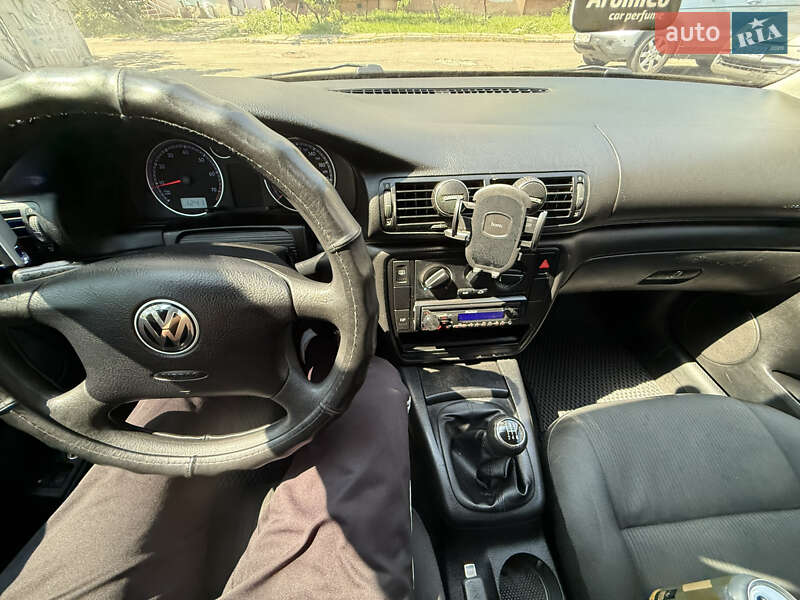 Седан Volkswagen Passat 2000 в Киеве