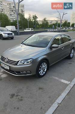 Седан Volkswagen Passat 2012 в Харькове