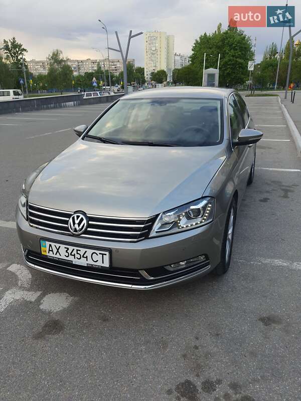 Седан Volkswagen Passat 2012 в Харькове
