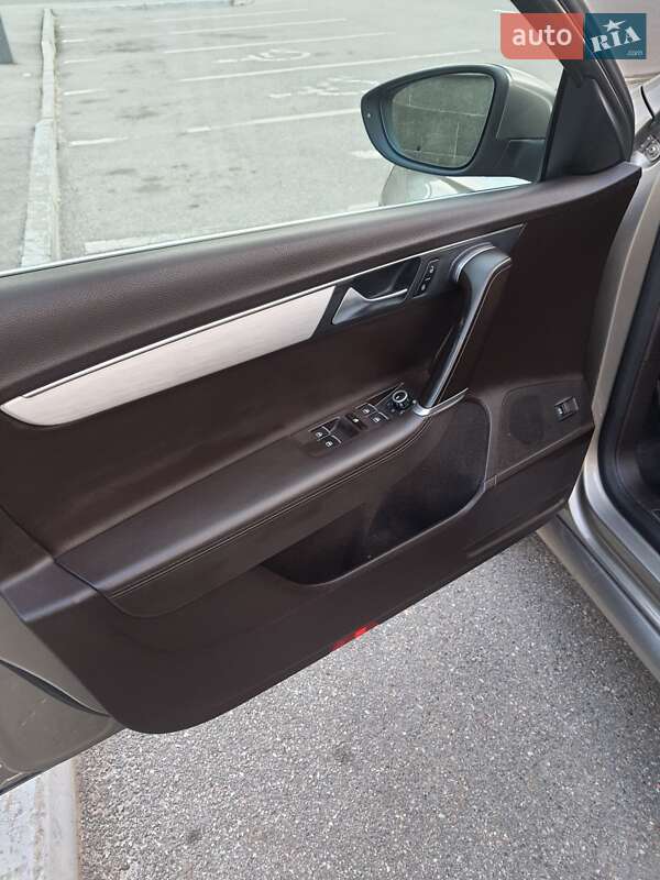 Седан Volkswagen Passat 2012 в Харькове
