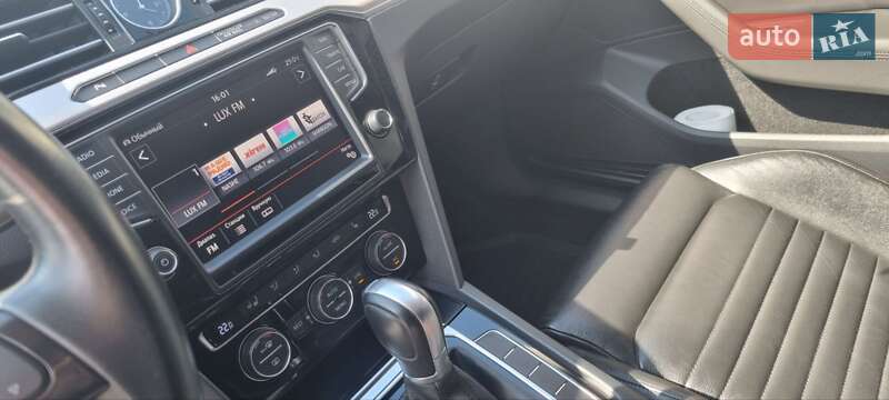 Седан Volkswagen Passat 2015 в Хмельницькому