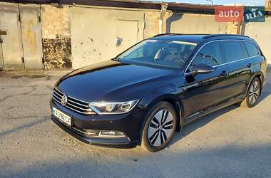 Универсал Volkswagen Passat 2017 в Киеве