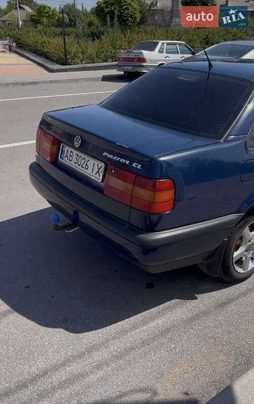 Седан Volkswagen Passat 1996 в Погребище