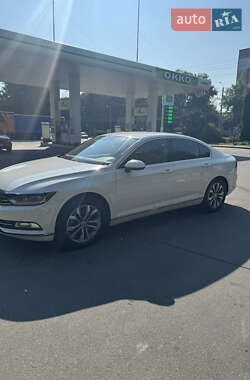 Седан Volkswagen Passat 2016 в Хмельницком