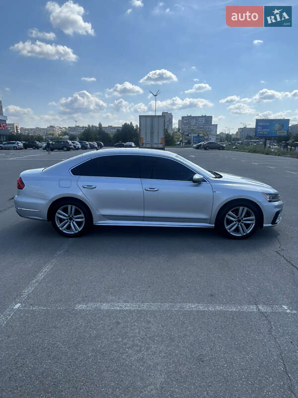 Седан Volkswagen Passat 2016 в Києві