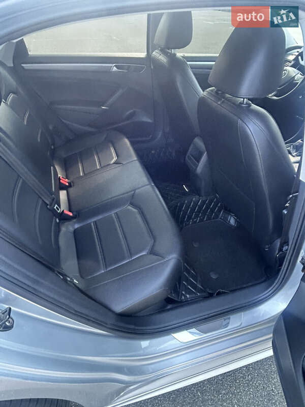 Седан Volkswagen Passat 2016 в Києві