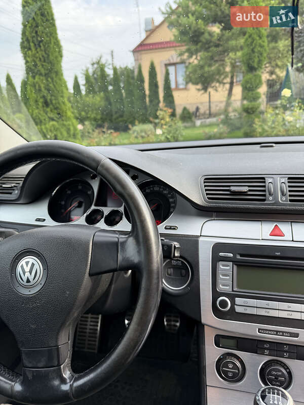 Седан Volkswagen Passat 2006 в Дубні
