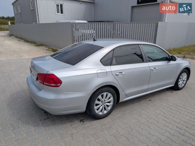 Седан Volkswagen Passat 2012 в Львове