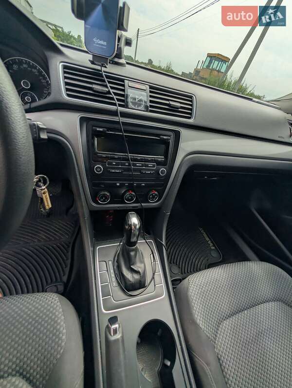 Седан Volkswagen Passat 2012 в Львове