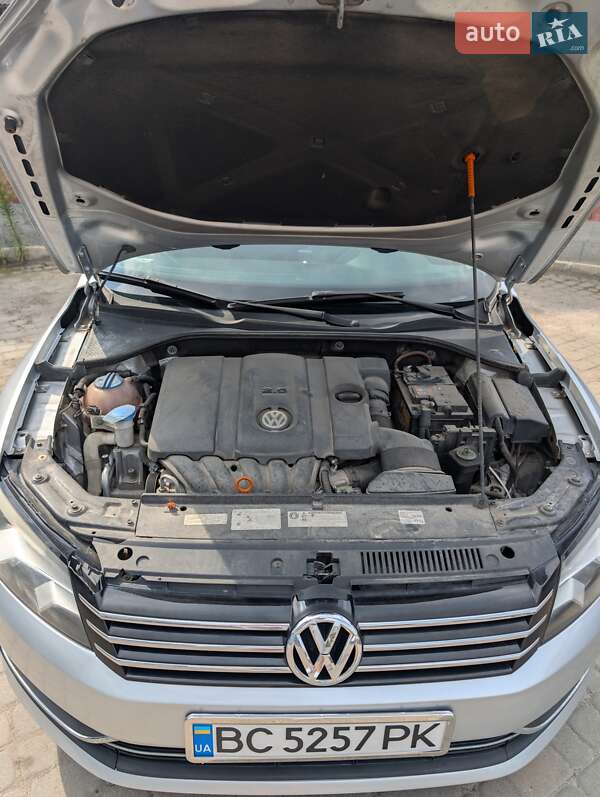 Седан Volkswagen Passat 2012 в Львове
