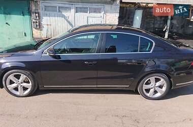 Седан Volkswagen Passat 2012 в Києві