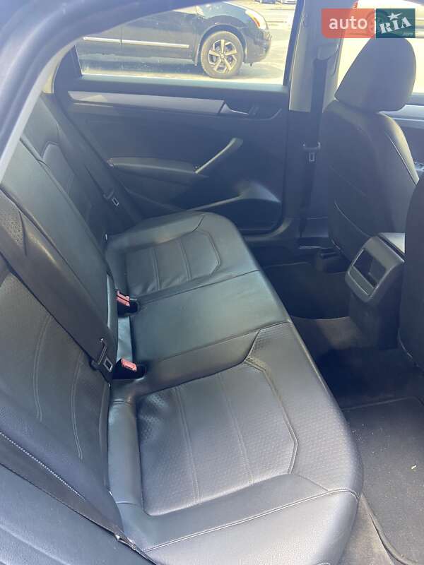 Седан Volkswagen Passat 2012 в Киеве