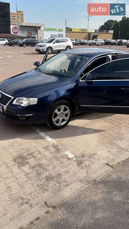 Седан Volkswagen Passat 2006 в Житомирі