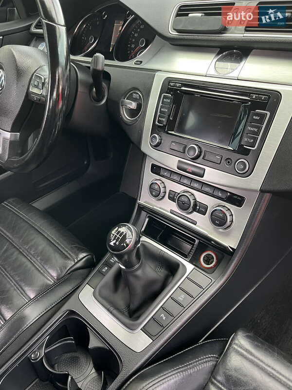 Універсал Volkswagen Passat 2012 в Львові