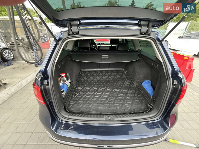 Універсал Volkswagen Passat 2012 в Львові