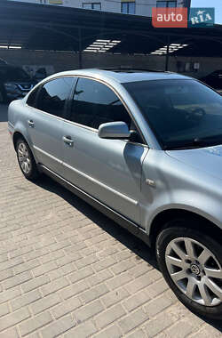 Седан Volkswagen Passat 2003 в 