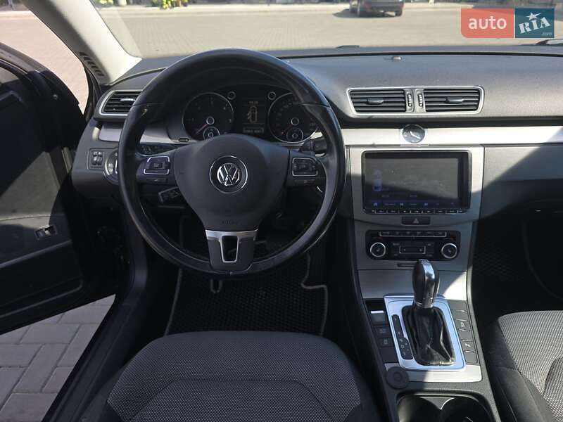 Універсал Volkswagen Passat 2011 в Луцьку